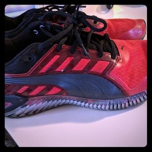 Mens Puma running shoes!